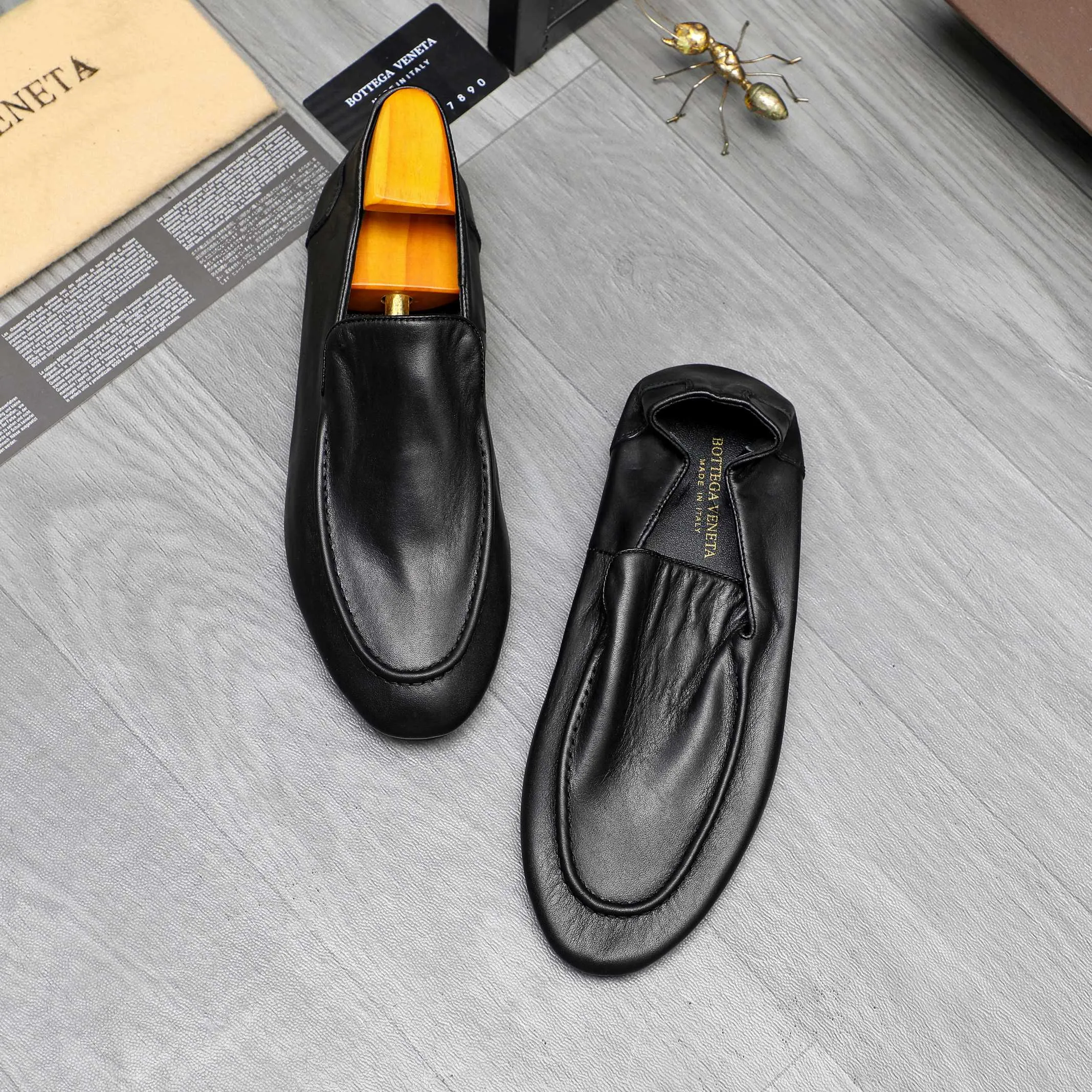 Men's shoes 💰460 Product trademark: BV "Bottega Veneta" soft leather slip-on men's shoes Regular size: 39-45 Product materials: Selected high-quality cowhide upper, cowhide lining, original outsole